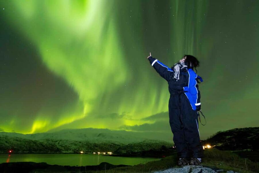 Tromsø: Northern Lights Tour with Dinner and Native Guide - When weather changes, the plan adapts fast