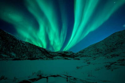 Tromsø: Northern Lights Tour with Hot Drinks and Snacks - Meeting at Aurora Fokus Cinema and Rolling Out in a Minivan