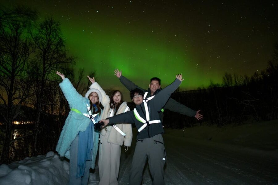 Tromsø: Northern Lights Tour with Local Guide and Photos - A flexible aurora hunt, not a single waiting spot
