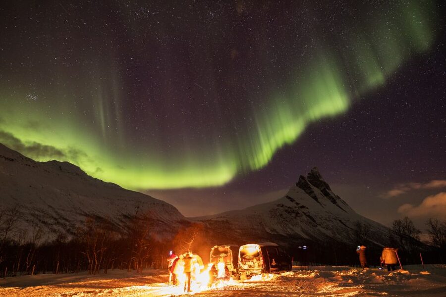 Tromso: Northern Lights Tour with Photographer - Aurora hunting in the dark: the part where patience pays