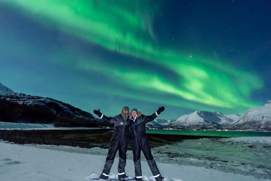 Tromsø: Northern Lights Tour with Photos, Hot Meal & Drinks - Meeting in Tromsø: warm gear and a small-group vibe
