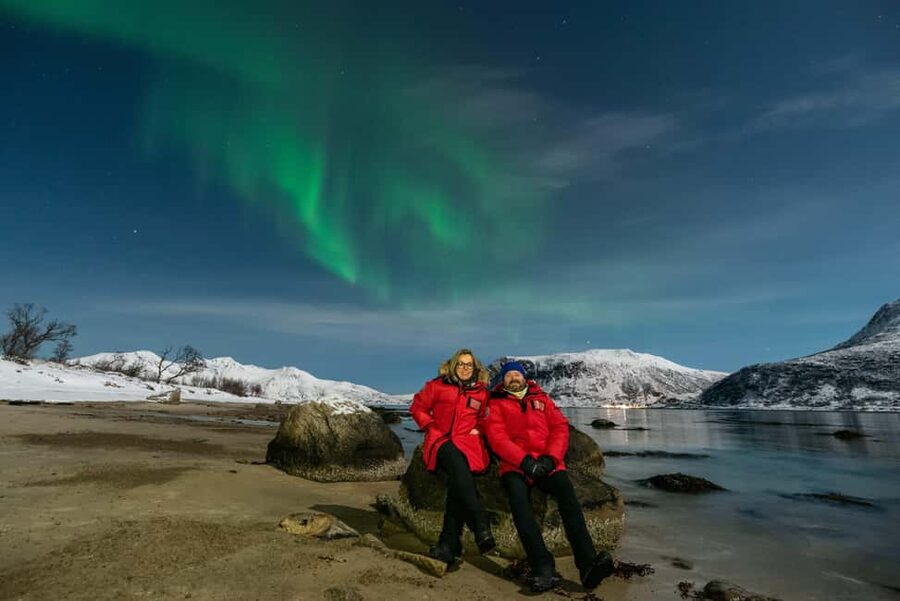 Tromsø: Northern Lights Tour with Professional Photographer - The warm-up phase: hot drinks and cookies while you wait for the sky