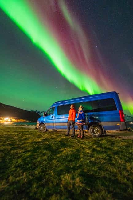 Tromsø: Northern Lights Tour with Sámi & local guides - The private camp setup: bonfire, warm drinks, and real local food