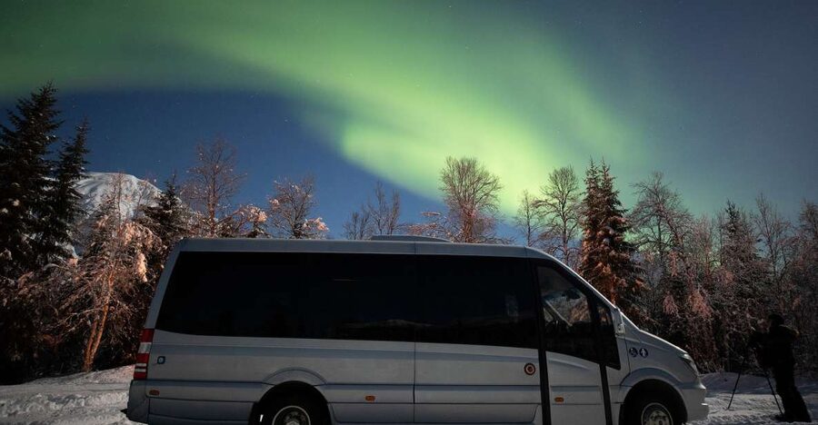 Tromsø: Northern Lights Trip with Campfire and Snacks - Guides and the skill behind the chase: why it makes a difference