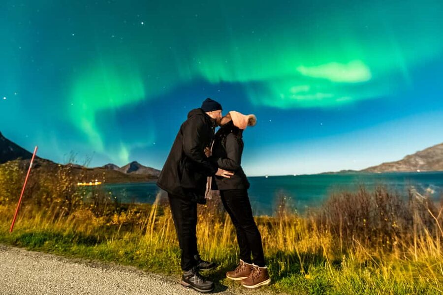 Tromsø: Premium Northern Lights Tour Small Group 8 Guests - Why This Tromsø Northern Lights Tour Feels More Like a Hunt