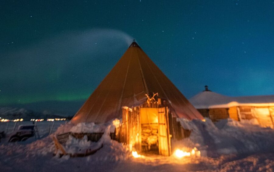 Tromsø: Reindeer Camp Dinner with Chance of Northern Lights - Dinner in the Gämme: Smoked Salmon, Bidos, Sami Bread
