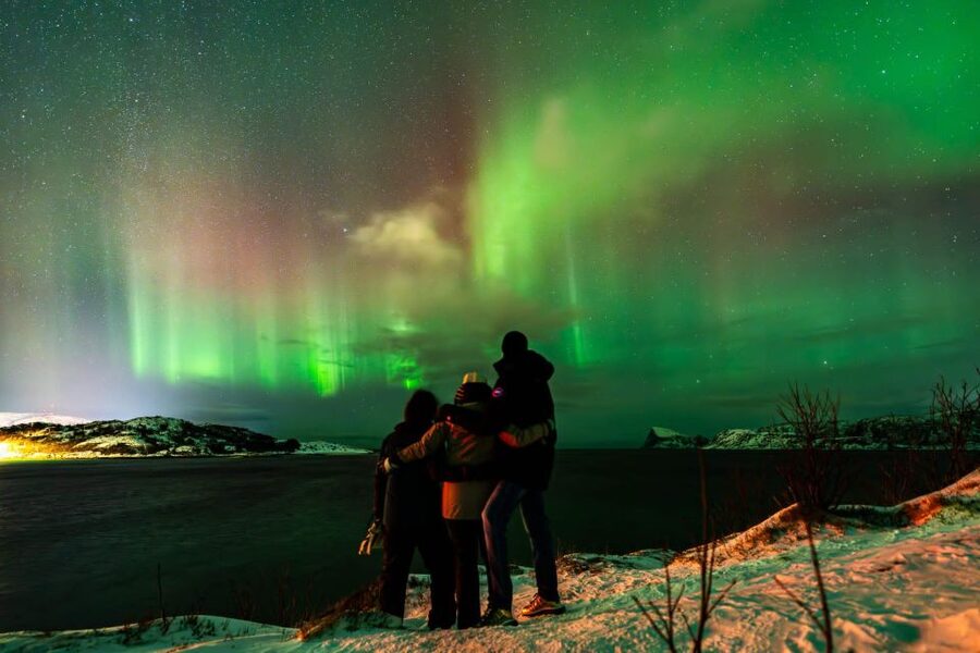 Tromsø: Small group Aurora Borealis - Pickup, Warm Drinks, and the First Stop by the Fire