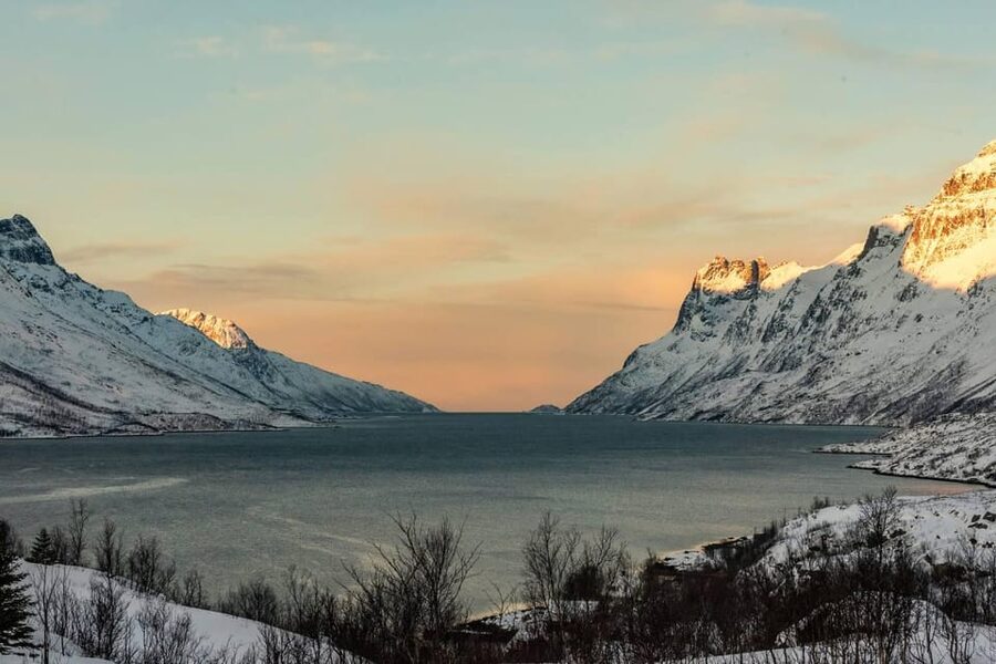 Tromsø: Small-Group Northern Lights Chase by Van with Photos - Northern Lights Guarantee: What to expect when conditions vary