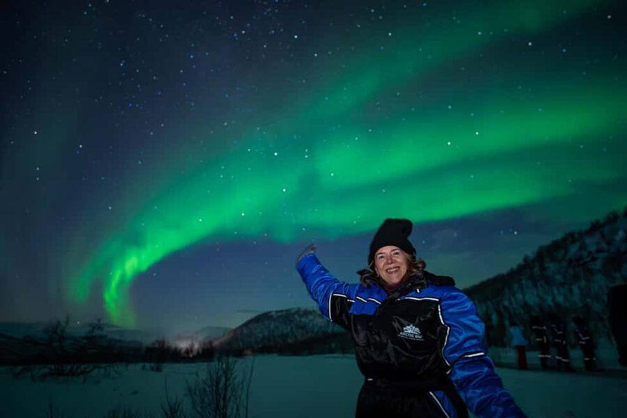 Tromsø: Unlimited Northern Lights Chase Across Borders - Warmth and safety: thermal overalls, drinks, and staying functional