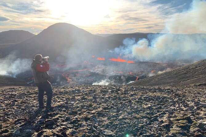 Volcano Hike & Northern Lights Combo Tour - Stop 0: Kleifarvatn Lake views, before things get physical