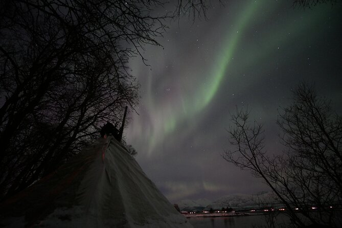 Watching The Aurora Dance - Your Warm-Up Stops: Drinks, Snacks, and Fire-Cabin Comfort