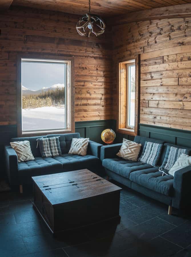 Whitehorse: Luxury Northern Lights Viewing - Heated cabin, heated outhouse, and fireside breaks