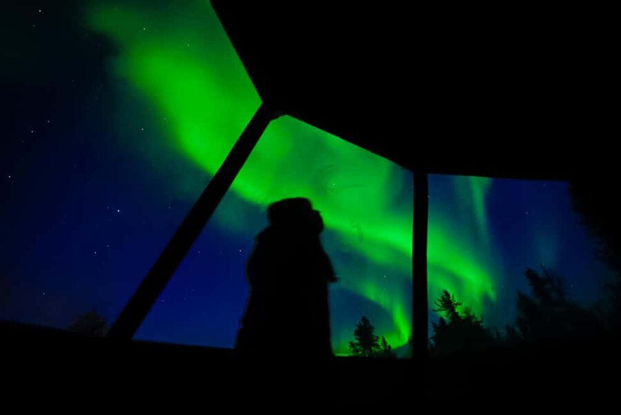 Yellowknife: 2 Nights Aurora Hunting and Viewing in Cabin - Yellowknife Northern Lights: Better With a Guide and a Warm Plan