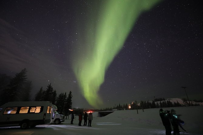 Yellowknife Tours - Aurora by bus - Stop 1: Prelude Lake Territorial Park for Wide-Sky First Looks