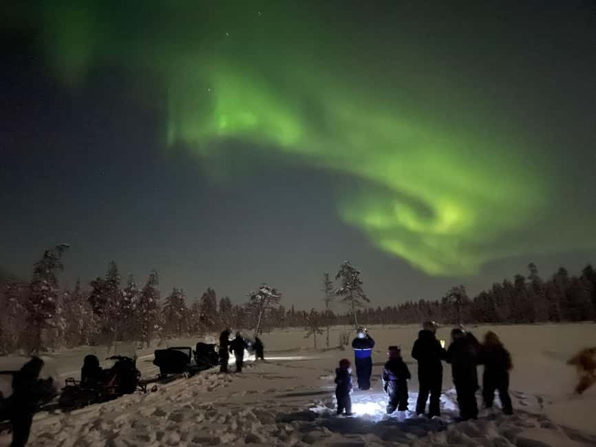 Ylläs: Northern Lights Snowmobile Safari with Transfers - From Pickup to Aurora Hunt in 3 Hours
